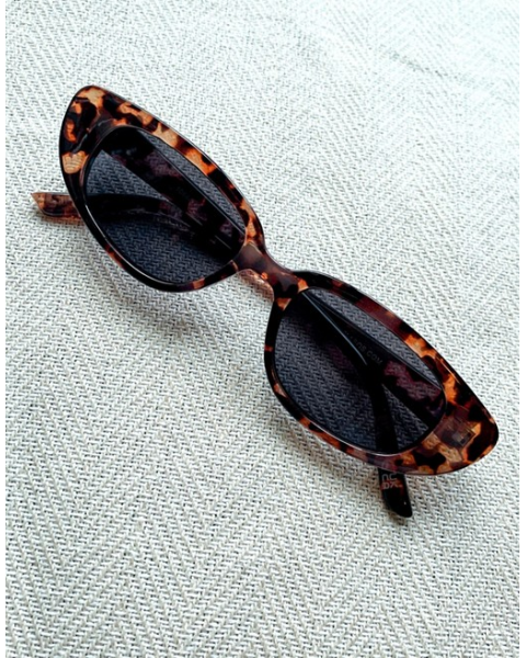  Slim cat eye sunglasses